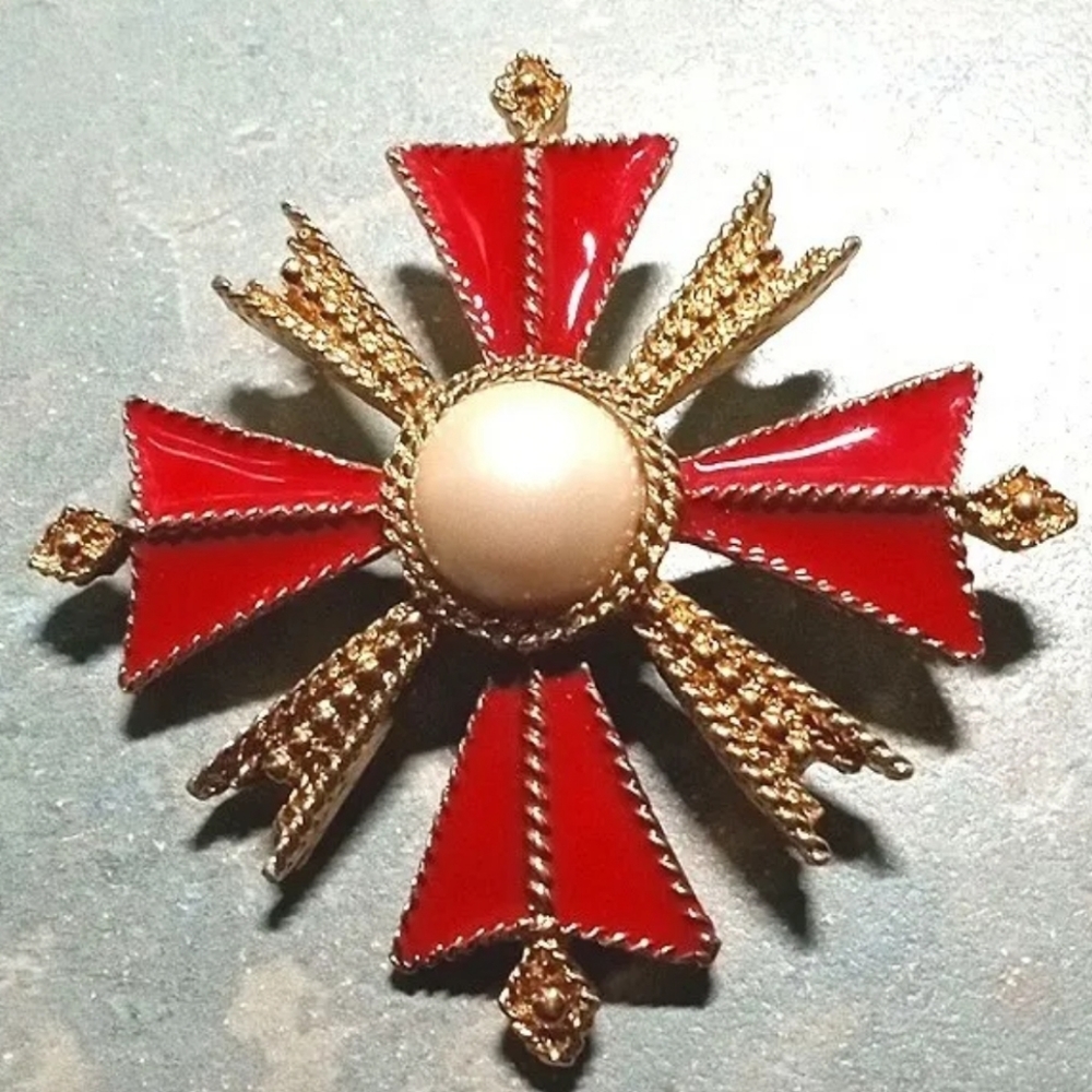 Vintage St John Beautiful Gold Red Enamel  Pearl Maltese Cross Brooch / Pin.